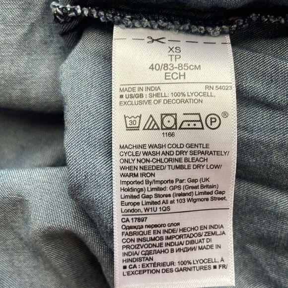 Bundle 3 Pieces: Tank, Chambray Top, Linen Button Up - Picture 10 of 16